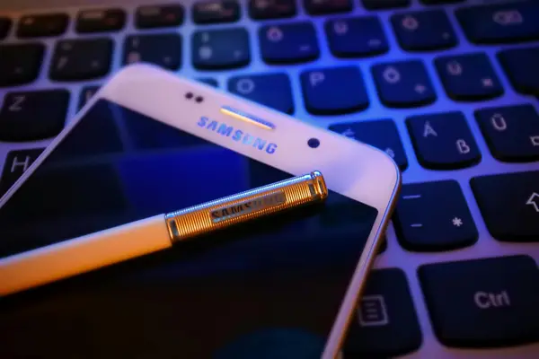 快手小号直播可以挣钱吗，快手直播没人刷礼物能赚钱吗