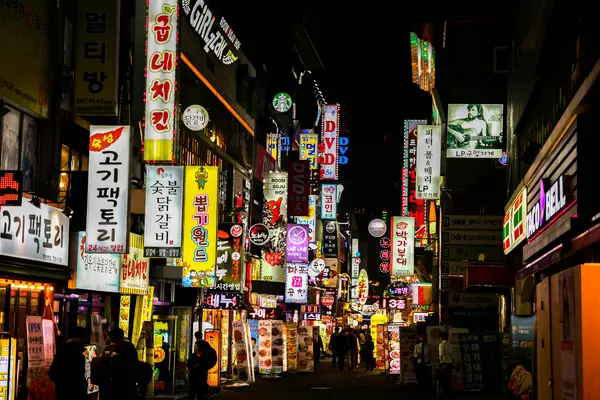 探究抖音商品橱窗和小黄车的异同（从功能、使用场景、营销价值三个方面）