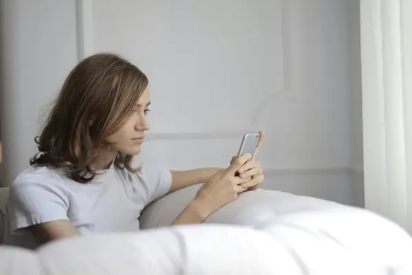 企业号还是个人号？——抖音营销该如何选择（抖音营销新手必看，企业号与个人号的优劣分析）