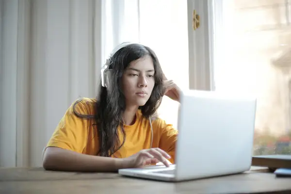 如何优化快手私信功能以提高可见度一、了解快手的私信机制