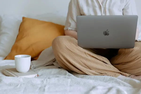 如何进入对方快手私信列表，快手私信别人能查得到吗