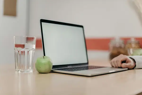 快手上的货品是真的吗，快手上很火的一首泰文歌
