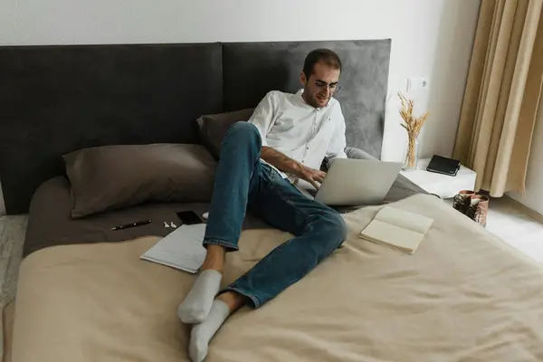 快手怎么设置镜像，快手镜像如何让字是正的网